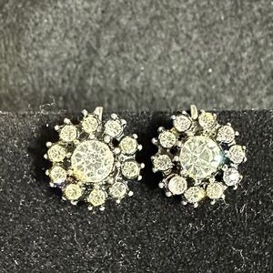 58- Nemo Vtge Screwback Elegant Silver Crystal Earrings